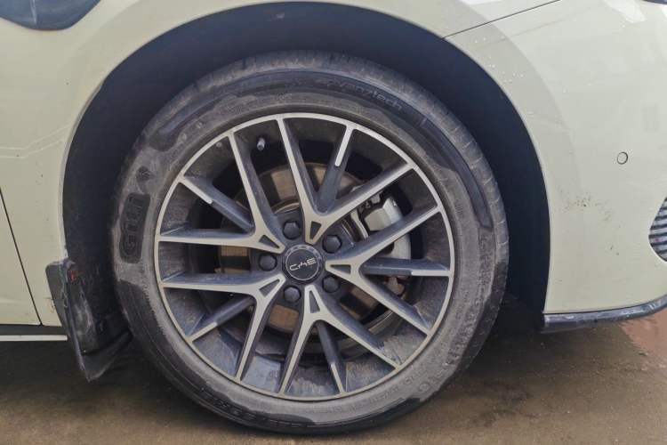 Used BYD Seal 07 DM-i 2025 Intelligent Driving Version DM-i 1.5L 125 km Luxury Edition Right Front Wheel Hub