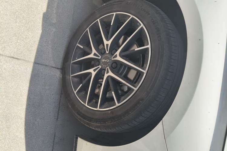 Used BYD Seal 07 DM-i 2025 Intelligent Driving Version DM-i 1.5L 125 km Luxury Edition Right Front Wheel Hub