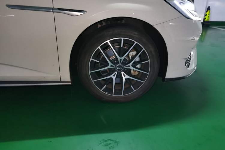 Used BYD Seal 07 DM-i 2025 DM-i 1.5L 125km Luxury Model Right Front Wheel Hub