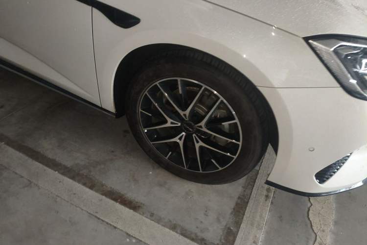 Used BYD Seal 07 DM-i 2025 Intelligent Driving Version DM-i 1.5L 125 km Prestige Edition Right Front Wheel Hub