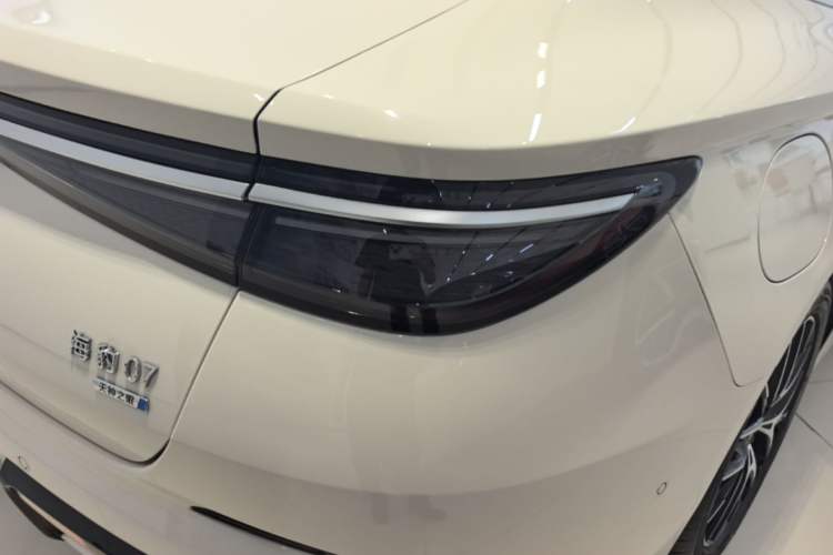 Used BYD Seal 07 DM-i 2025 Intelligent Driving Version DM-i 1.5L 125 km Prestige Edition Right Rear Taillight