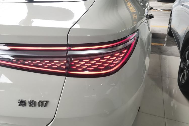Used BYD Seal 07 DM-i 2025 DM-i 1.5L 125km Elite Model Right Rear Taillight