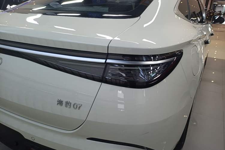 Used BYD Seal 07 DM-i 2025 DM-i 1.5L 70km Elite Model Right Rear Taillight
