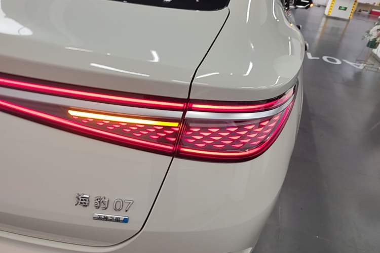 Used BYD Seal 07 DM-i 2025 Intelligent Driving Version DM-i 1.5L 125 km Prestige Edition Right Rear Taillight