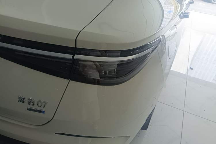 Used BYD Seal 07 DM-i 2025 Intelligent Driving Version DM-i 1.5L 125 km Luxury Edition Right Rear Taillight
