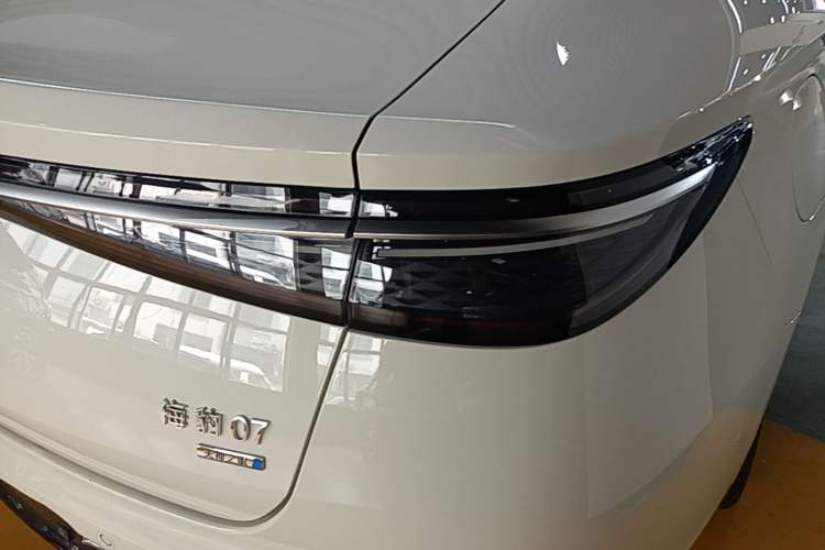 Used BYD Seal 07 DM-i 2025 Intelligent Driving Version DM-i 1.5L 125 km Prestige Edition Right Rear Taillight