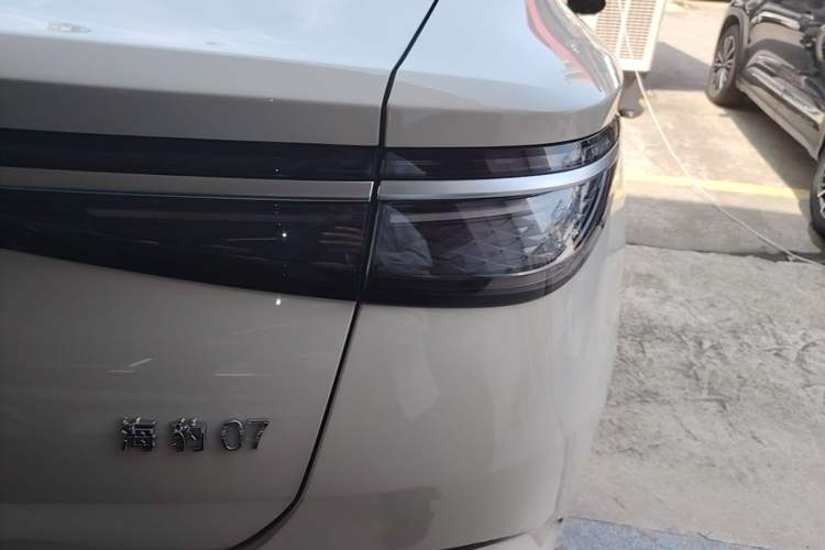Used BYD Seal 07 DM-i 2025 DM-i 1.5L 125km Elite Model Right Rear Taillight