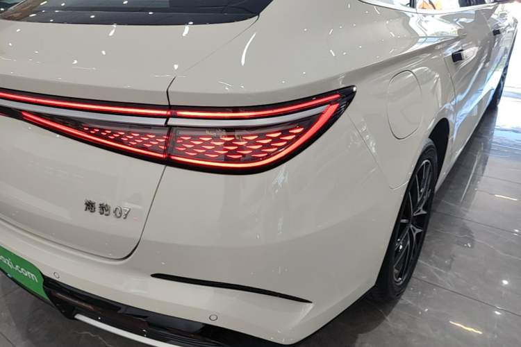 Used BYD Seal 07 DM-i 2025 DM-i 1.5L 125km Elite Model Right Rear Taillight