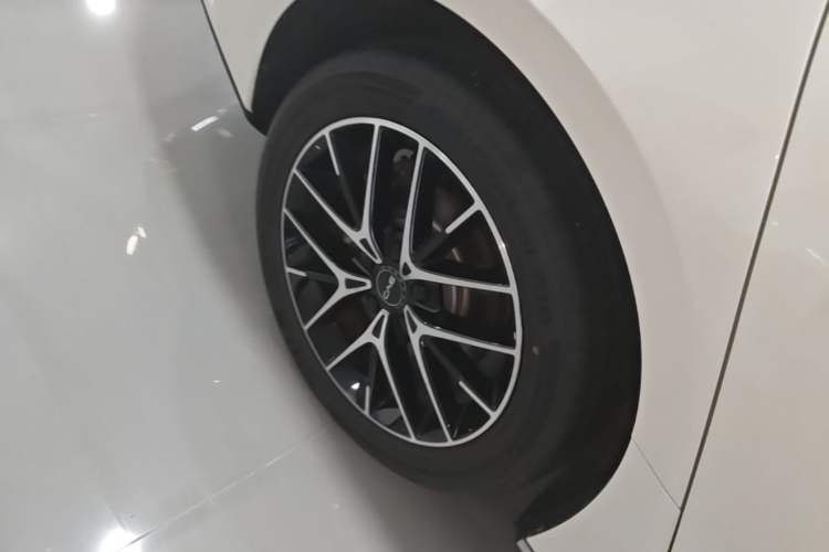 Used BYD Seal 07 DM-i 2025 Intelligent Driving Version DM-i 1.5L 125 km Prestige Edition Right Rear Wheel Hub
