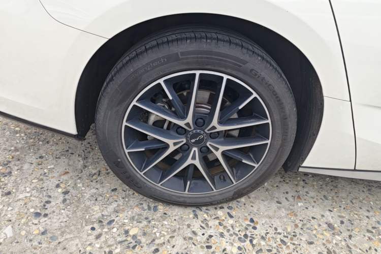 Used BYD Seal 07 DM-i 2025 DM-i 1.5L 125km Elite Model Right Rear Wheel Hub