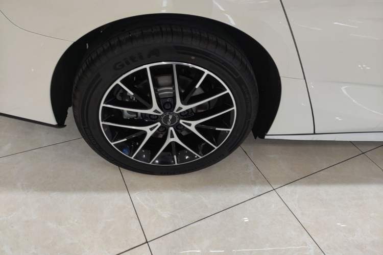 Used BYD Seal 07 DM-i 2025 DM-i 1.5L 125km Luxury Model Right Rear Wheel Hub