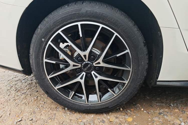 Used BYD Seal 07 DM-i 2025 Intelligent Driving Version DM-i 1.5L 125 km Luxury Edition Right Rear Wheel Hub