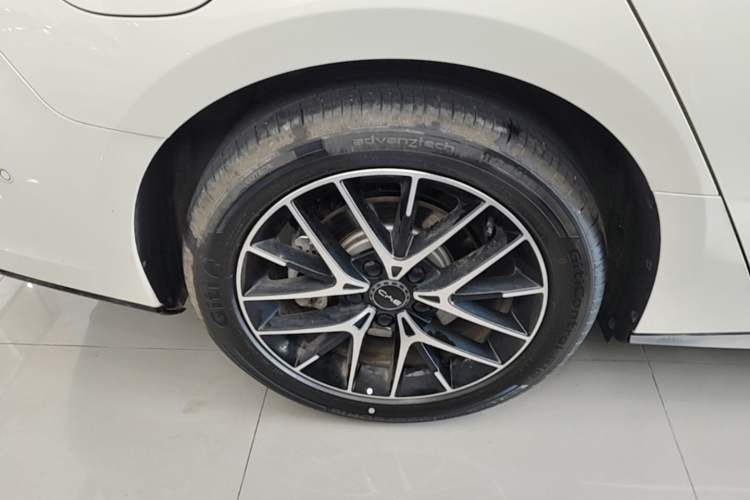 Used BYD Seal 07 DM-i 2025 Intelligent Driving Version DM-i 1.5L 125 km Prestige Edition Right Rear Wheel Hub