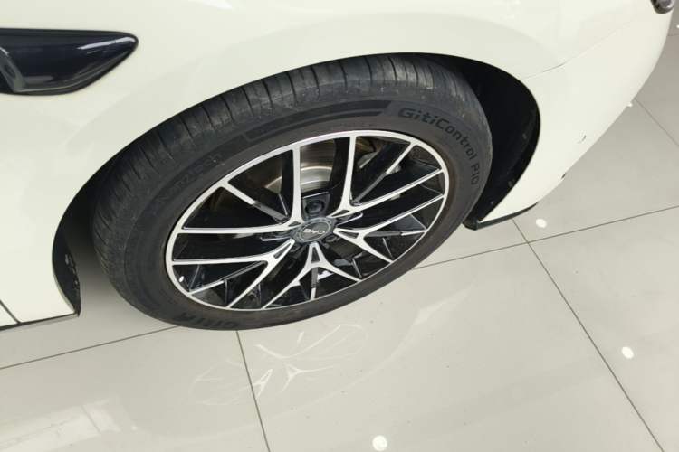 Used BYD Seal 07 DM-i 2025 DM-i 1.5L 125km Prestige Model Right Rear Wheel Hub