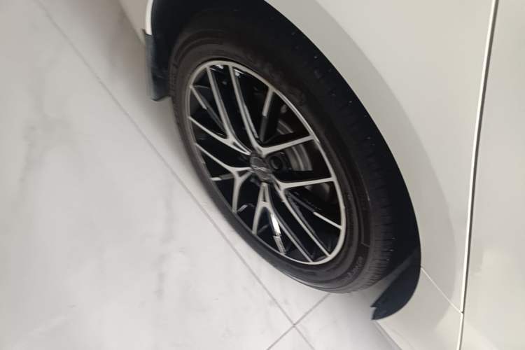 Used BYD Seal 07 DM-i 2025 Intelligent Driving Version DM-i 1.5L 125 km Luxury Edition Right Rear Wheel Hub