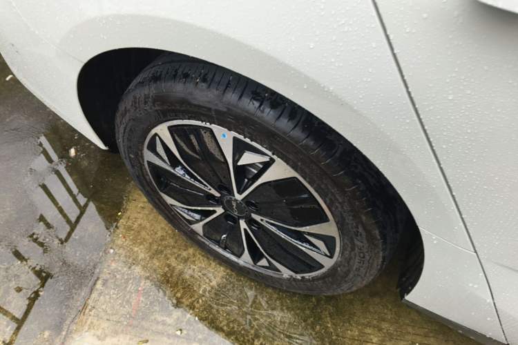 Used BYD Seal 07 DM-i 2025 Intelligent Driving Version DM-i 1.5T 125 km Range Flagship Edition Right Rear Wheel Hub