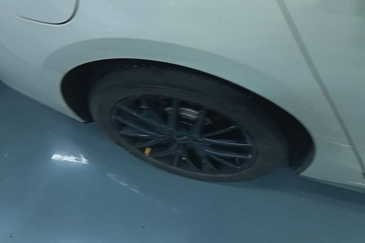 Used BYD Seal 07 DM-i 2025 DM-i 1.5L 125km Luxury Model Right Rear Wheel Hub
