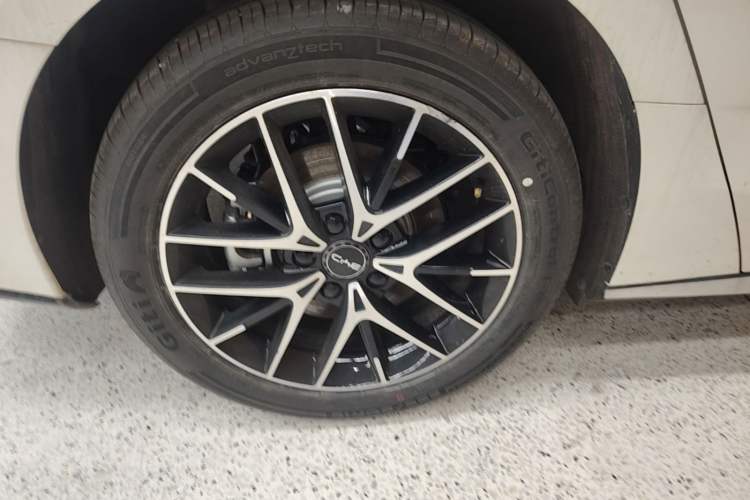 Used BYD Seal 07 DM-i 2025 Intelligent Driving Version DM-i 1.5L 125 km Prestige Edition Right Rear Wheel Hub