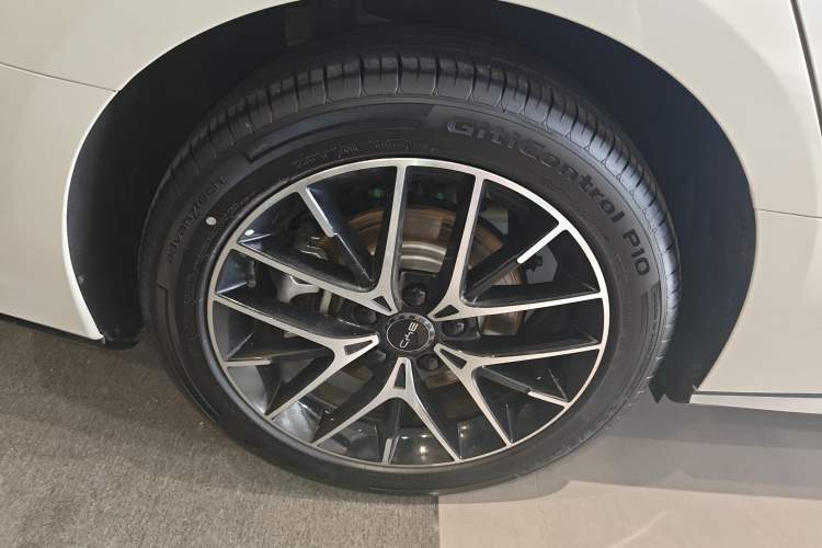 Used BYD Seal 07 DM-i 2025 Intelligent Driving Version DM-i 1.5L 125 km Prestige Edition Right Rear Wheel Hub