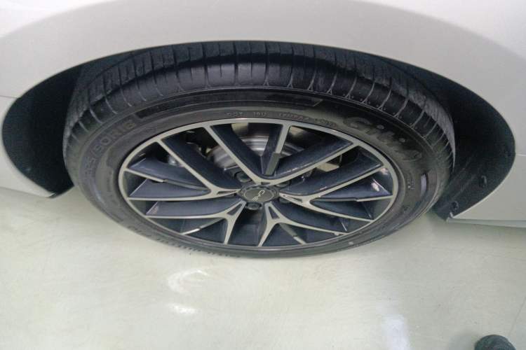 Used BYD Seal 07 DM-i 2025 Intelligent Driving Version DM-i 1.5L 125 km Prestige Edition Right Rear Wheel Hub
