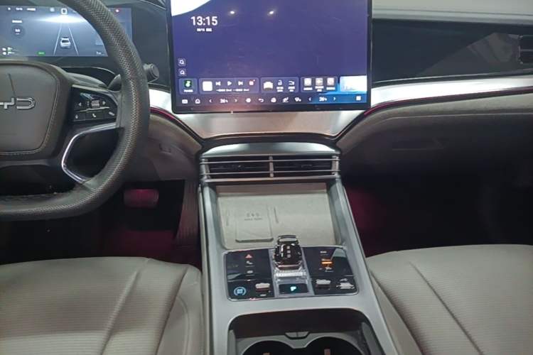 Used BYD Seal 07 DM-i 2025 DM-i 1.5L 125km Luxury Model Audio And AC Panel