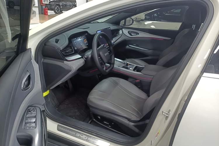 Used BYD Seal 07 DM-i 2025 DM-i 1.5L 125km Luxury Model Driver Seat