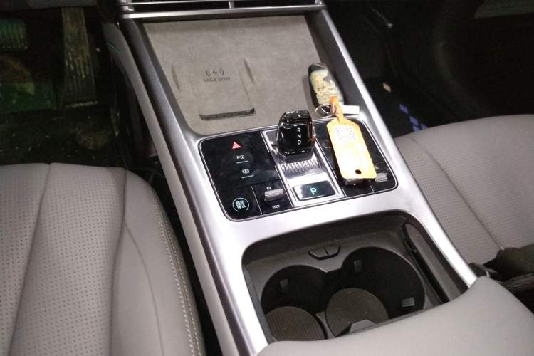Used BYD Seal 07 DM-i 2025 Intelligent Driving Version DM-i 1.5L 125 km Prestige Edition Gear Lever