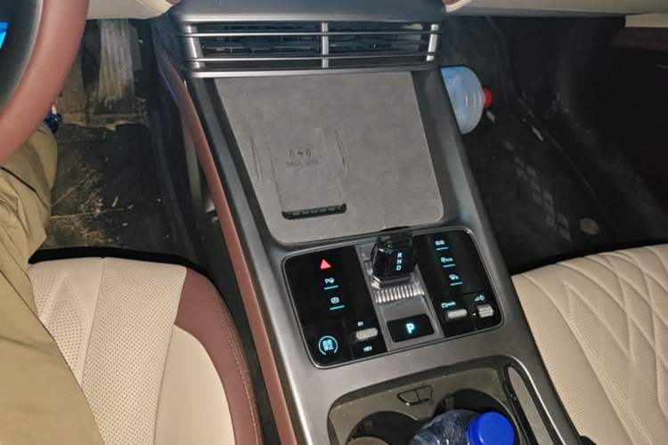 Used BYD Seal 07 DM-i 2025 Intelligent Driving Version DM-i 1.5T 125 km Range Flagship Edition Gear Lever