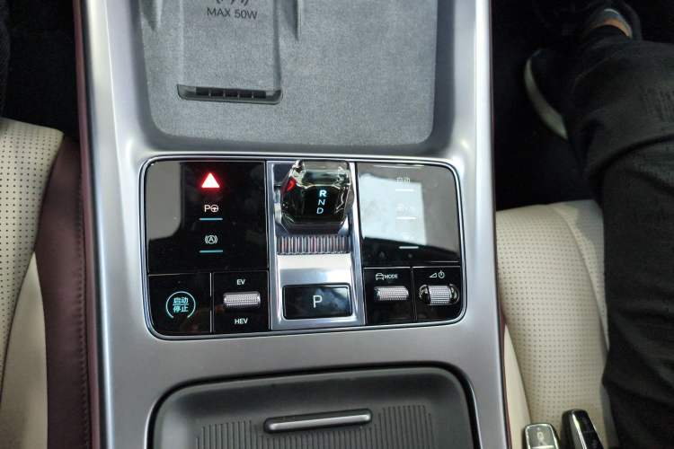 Used BYD Seal 07 DM-i 2025 Intelligent Driving Version DM-i 1.5L 125 km Prestige Edition Gear Lever