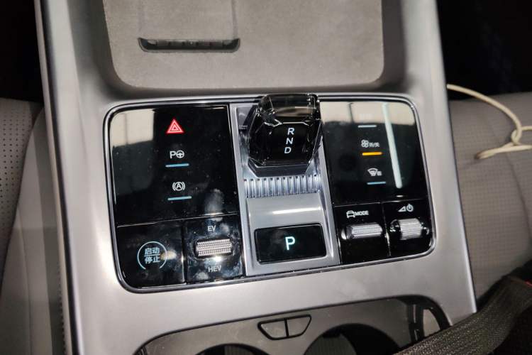 Used BYD Seal 07 DM-i 2025 Intelligent Driving Version DM-i 1.5L 125 km Prestige Edition Gear Lever