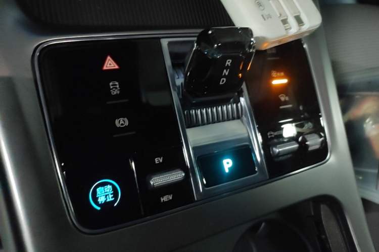 Used BYD Seal 07 DM-i 2025 DM-i 1.5L 70km Elite Model Gear Lever