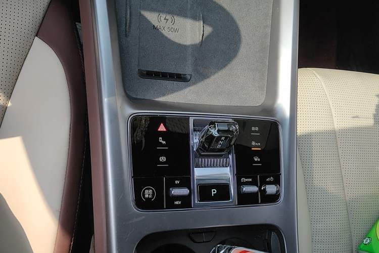 Used BYD Seal 07 DM-i 2025 DM-i 1.5L 125km Luxury Model Gear Lever