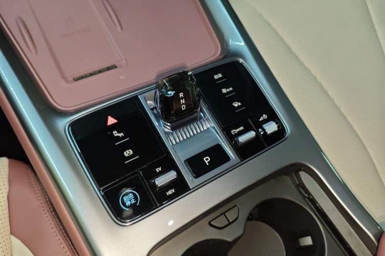 Used BYD Seal 07 DM-i 2025 DM-i 1.5L 125km Luxury Model Gear Lever