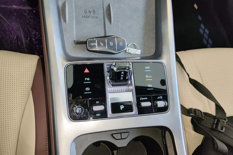 Used BYD Seal 07 DM-i 2025 Intelligent Driving Version DM-i 1.5L 125 km Prestige Edition Gear Lever