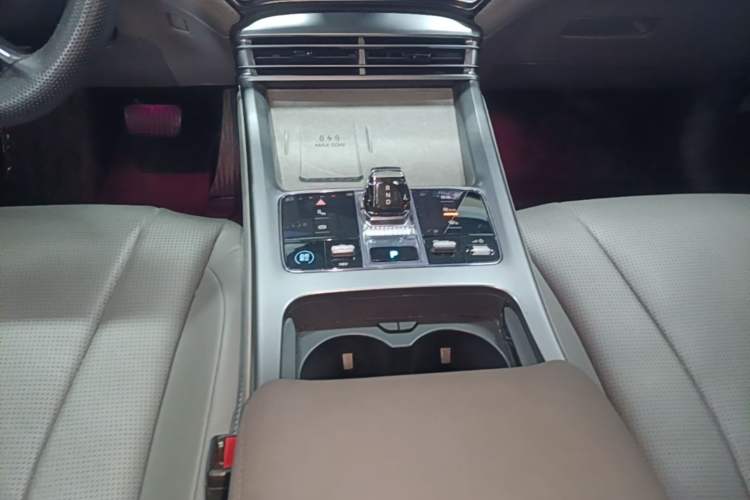Used BYD Seal 07 DM-i 2025 DM-i 1.5L 125km Luxury Model Gear Lever