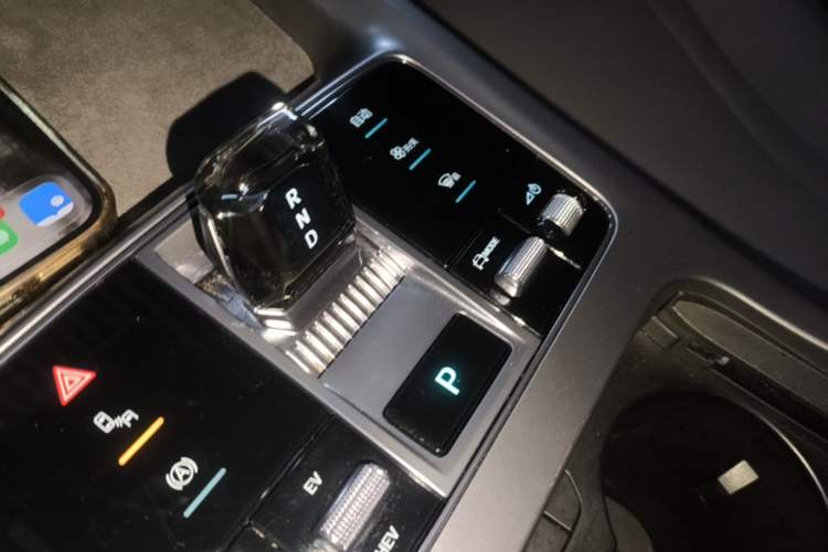 Used BYD Seal 07 DM-i 2025 DM-i 1.5L 125km Luxury Model Gear Lever