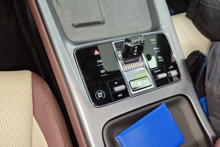 Used BYD Seal 07 DM-i 2025 Intelligent Driving Version DM-i 1.5L 125 km Prestige Edition Gear Lever