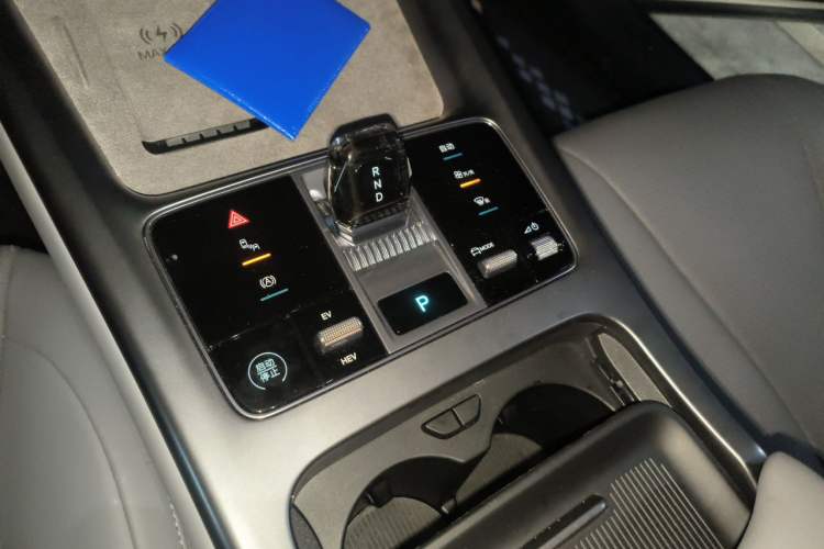 Used BYD Seal 07 DM-i 2025 DM-i 1.5L 125km Luxury Model Gear Lever