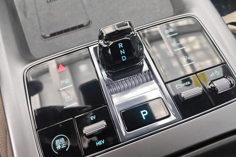 Used BYD Seal 07 DM-i 2025 Intelligent Driving Version DM-i 1.5L 125 km Prestige Edition Gear Lever