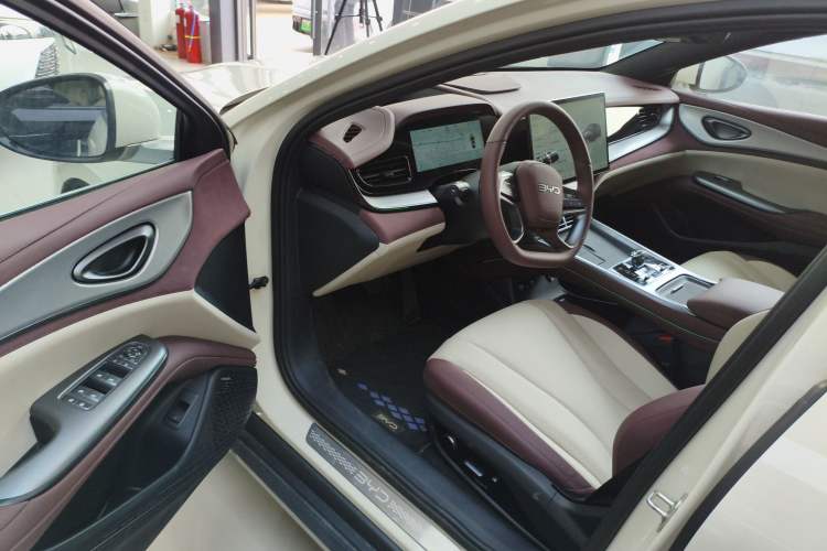 Used BYD Seal 07 DM-i 2025 Intelligent Driving Version DM-i 1.5L 125 km Prestige Edition Interior 3