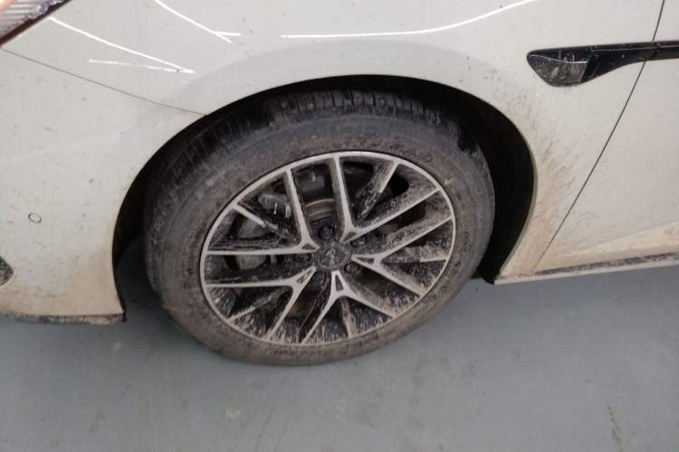 Used BYD Seal 07 DM-i 2025 Intelligent Driving Version DM-i 1.5L 125 km Prestige Edition Left Front Wheel Hub