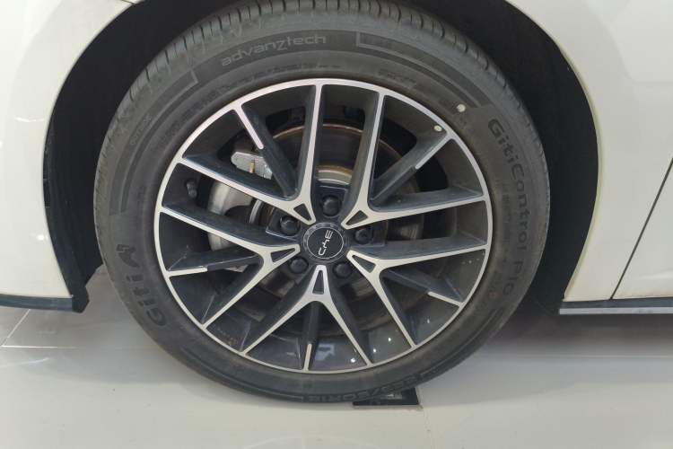 Used BYD Seal 07 DM-i 2025 Intelligent Driving Version DM-i 1.5L 125 km Prestige Edition Left Front Wheel Hub