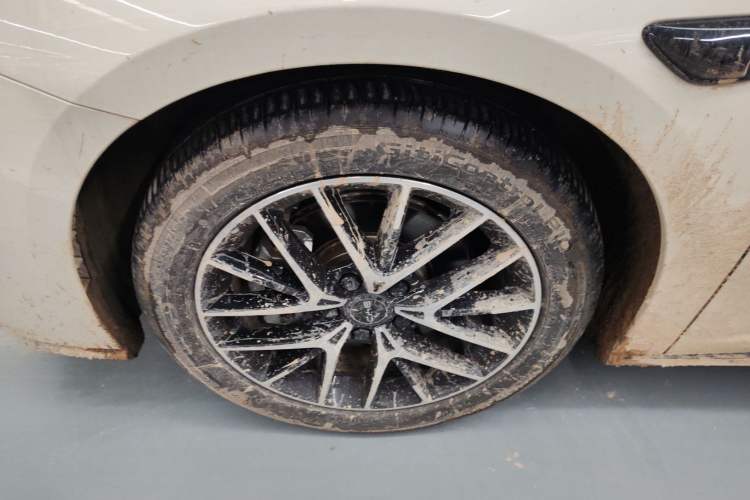 Used BYD Seal 07 DM-i 2025 Intelligent Driving Version DM-i 1.5L 125 km Prestige Edition Left Front Wheel Hub