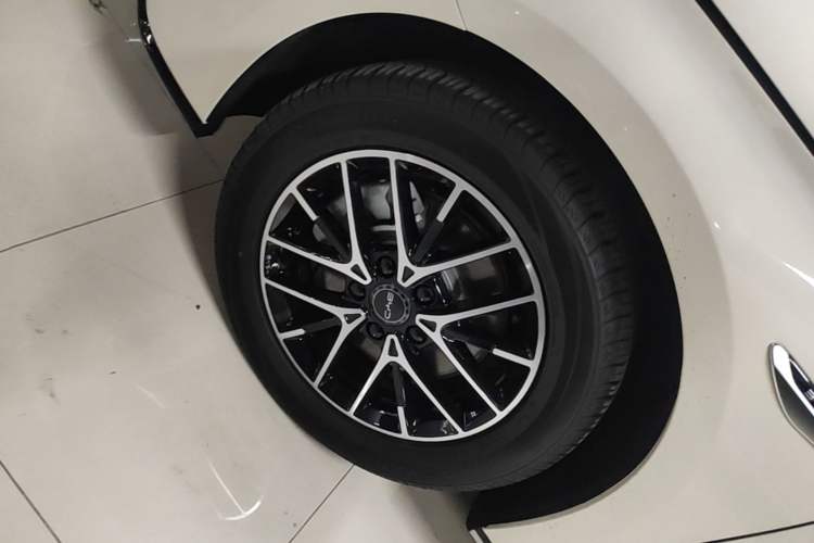 Used BYD Seal 07 DM-i 2025 DM-i 1.5L 70km Elite Model Left Front Wheel Hub