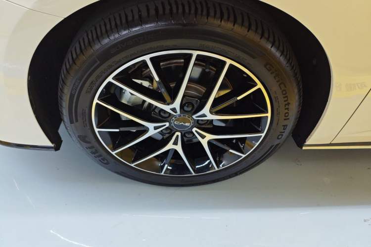 Used BYD Seal 07 DM-i 2025 DM-i 1.5L 125km Luxury Model Left Front Wheel Hub