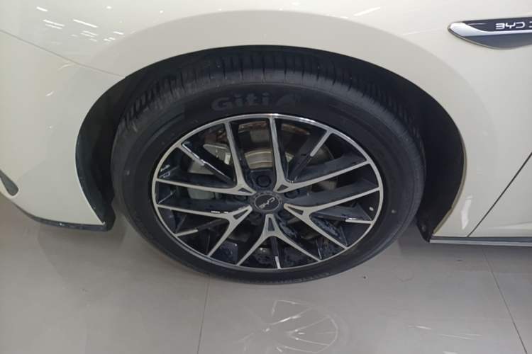 Used BYD Seal 07 DM-i 2025 DM-i 1.5L 125km Luxury Model Left Front Wheel Hub