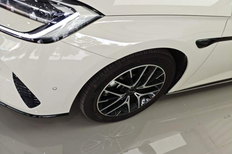 Used BYD Seal 07 DM-i 2025 Intelligent Driving Version DM-i 1.5L 125 km Prestige Edition Left Front Wheel Hub