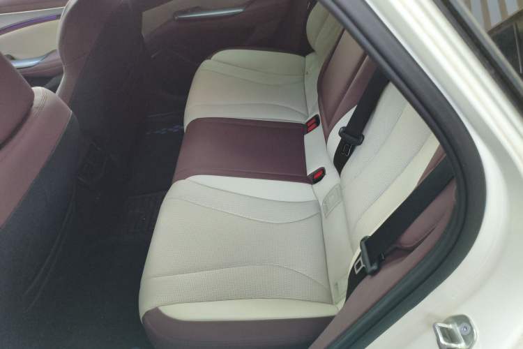 Used BYD Seal 07 DM-i 2025 Intelligent Driving Version DM-i 1.5L 125 km Prestige Edition Left Rear Seat