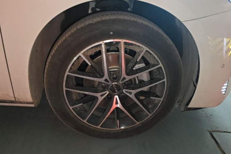Used BYD Seal 07 DM-i 2025 Intelligent Driving Version DM-i 1.5T 125 km Range Flagship Edition Right Front Wheel Hub