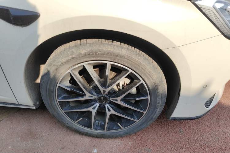Used BYD Seal 07 DM-i 2025 Intelligent Driving Version DM-i 1.5L 125km Elite Edition Right Front Wheel Hub